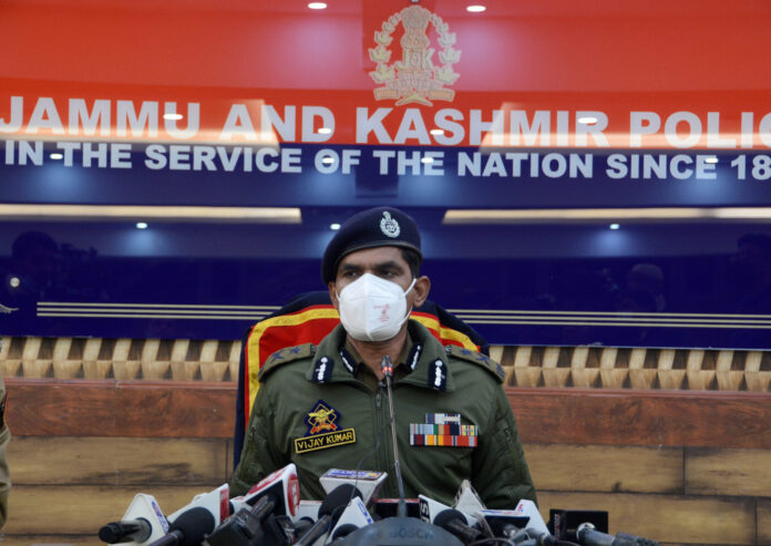 Kashmir-IG-JK-Police-Vijay-Kumar-along-with-senior-police-officials-addressing-a-press-conference-regarding-the-Hyderpora-Srinagar-encounter-in-which-4-militants-were-killed-Umar-Ganie-1-scaled
